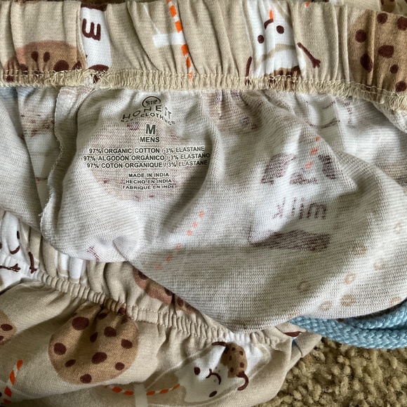 Honest Matching PJs Men Size medium - Picture 4 of 4